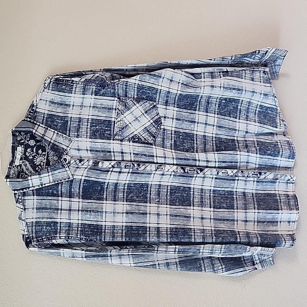 Long sleeve Button-front shirt